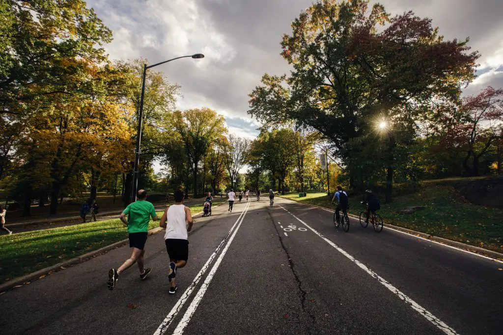 gente corriendo
